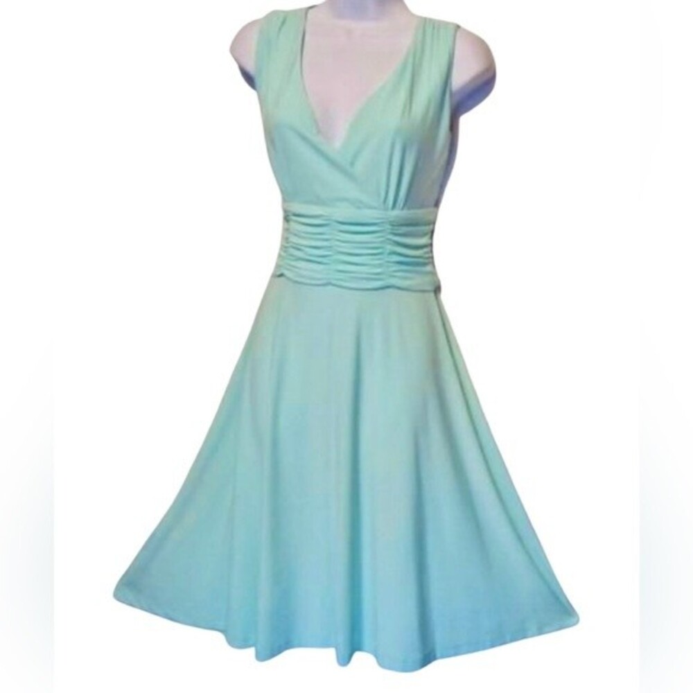 Courtenay ruched waist mint green flowy dress size 14 NWOT